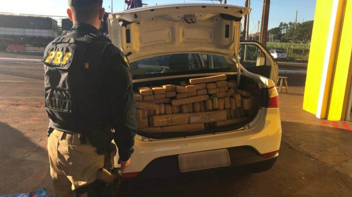 prf-apreende-468,7-kg-de-maconha-e-recupera-veiculo apos-tentativa-de-fuga-em-ponta-pora-(ms)