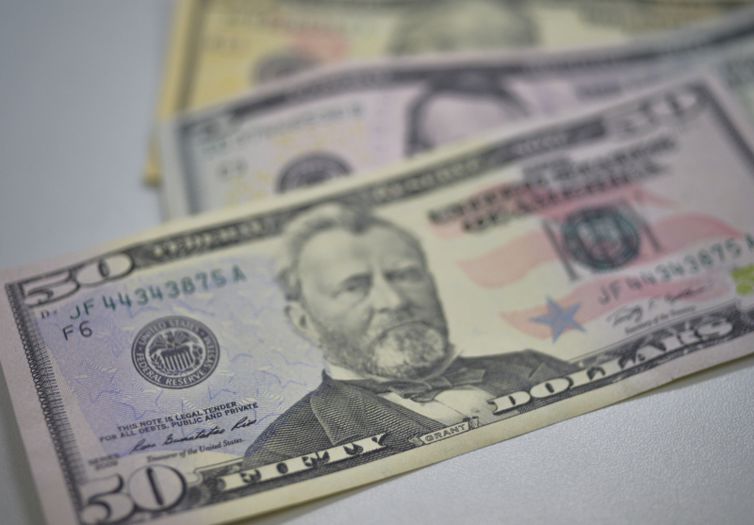 dolar-sobe-para-r$-5,24-e-fecha-no-maior-valor-em-nove-dias