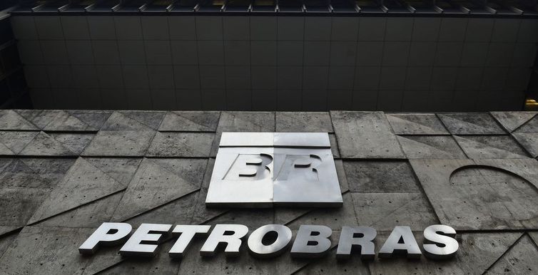 petrobras-paralisa-parte-de-construcao-de-gasoduto-e-do-comperj