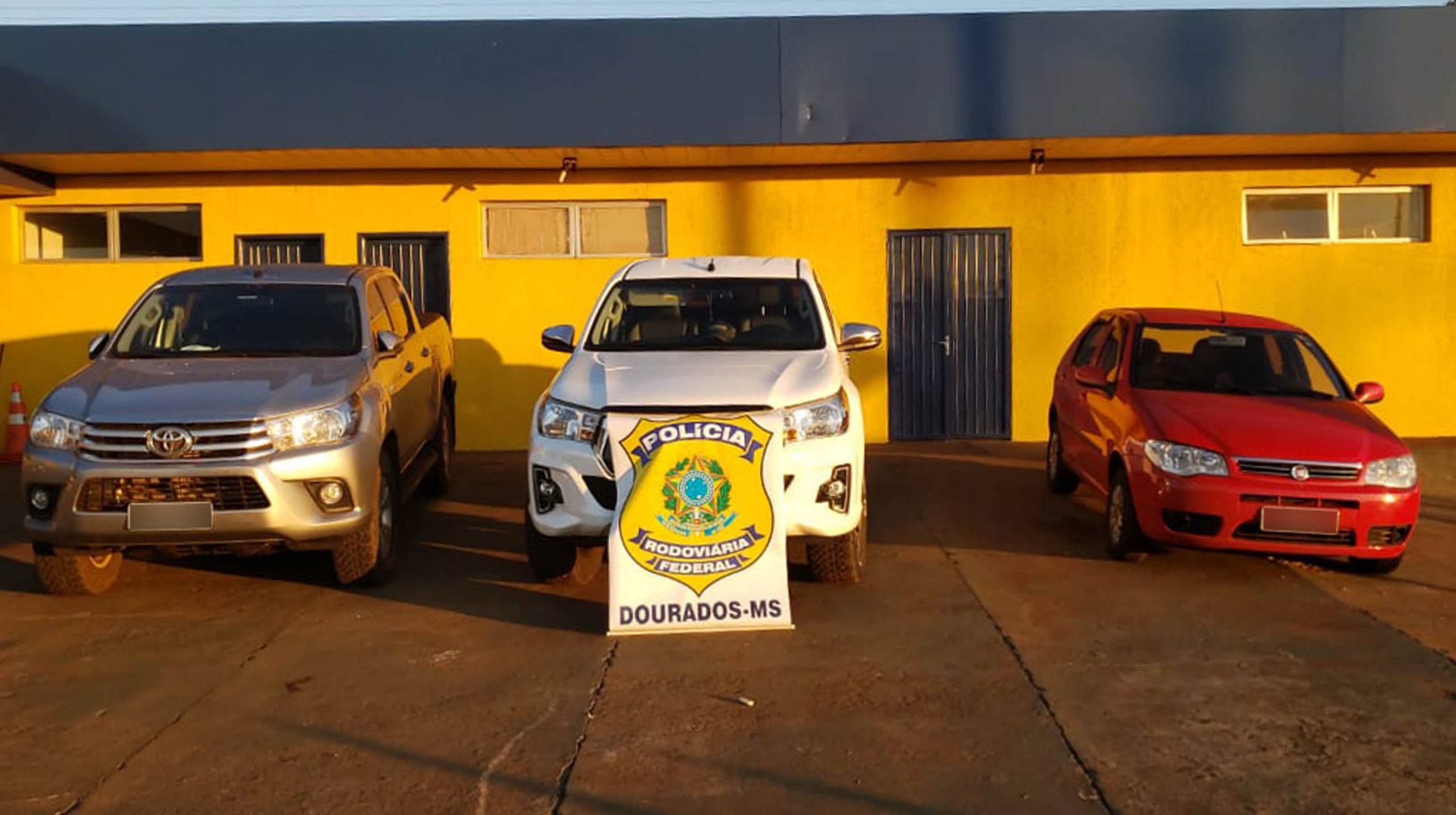prf-recupera-duas-caminhonetes-a-caminho-do-paraguai-e-prende-batedor-em-dourados-(ms)