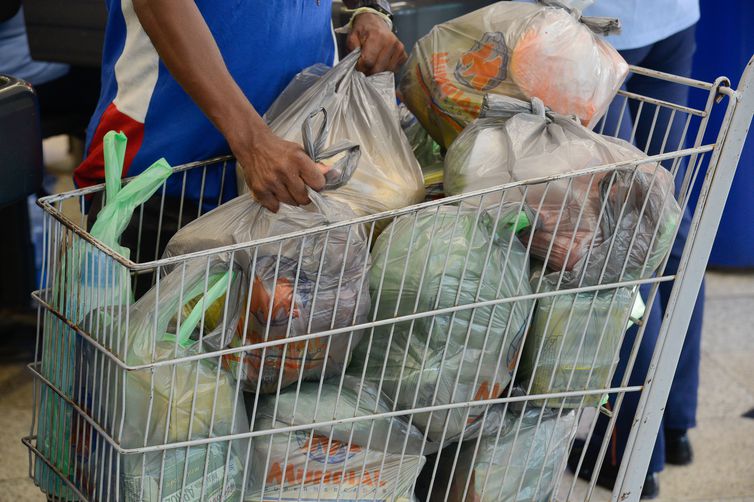 supermercados-do-rio-contratam-mesmo-durante-a-pandemia