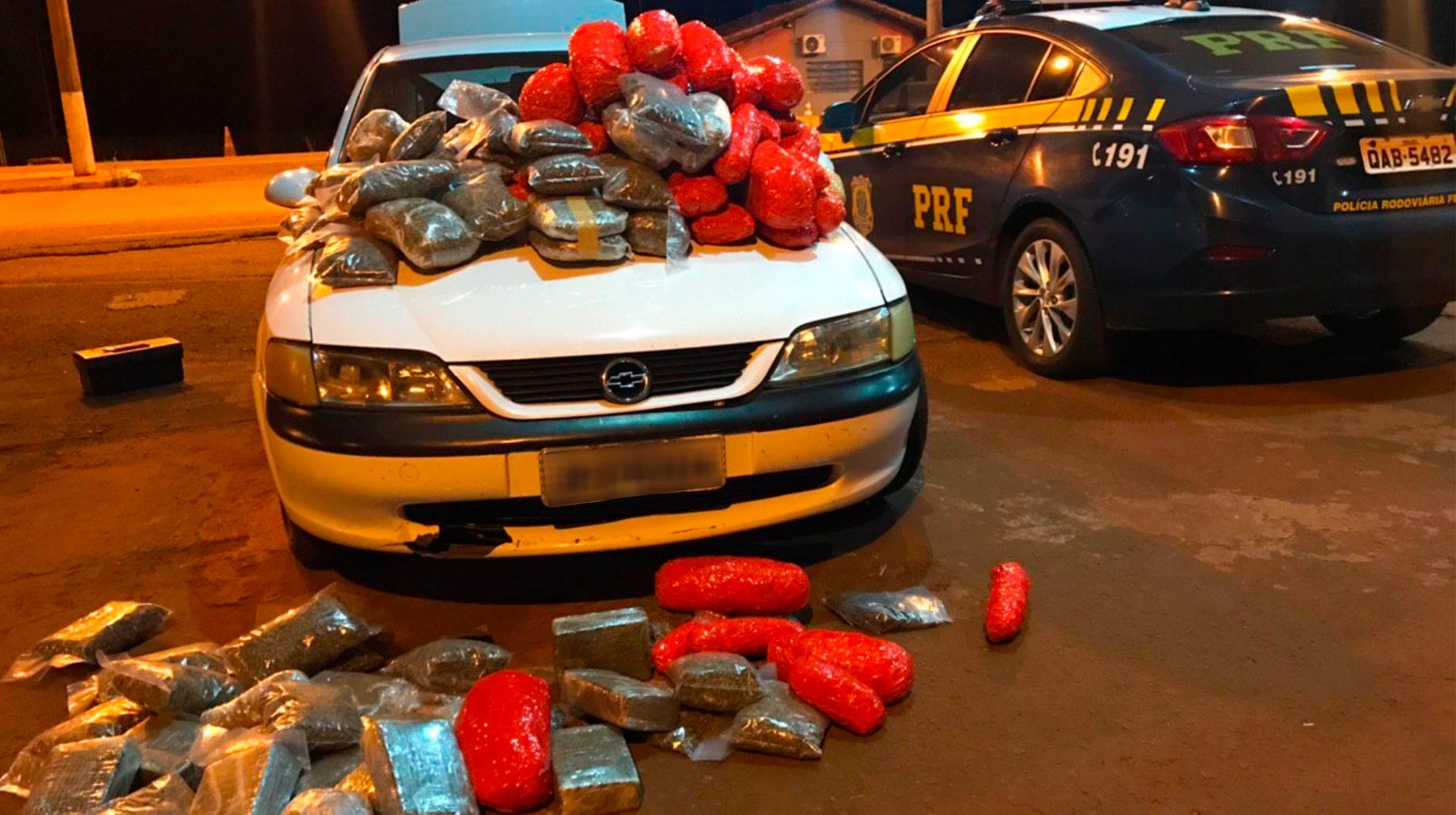 prf-apreende-68-kg-de-maconha-e-skunk-em-rio-brilhante-(ms)