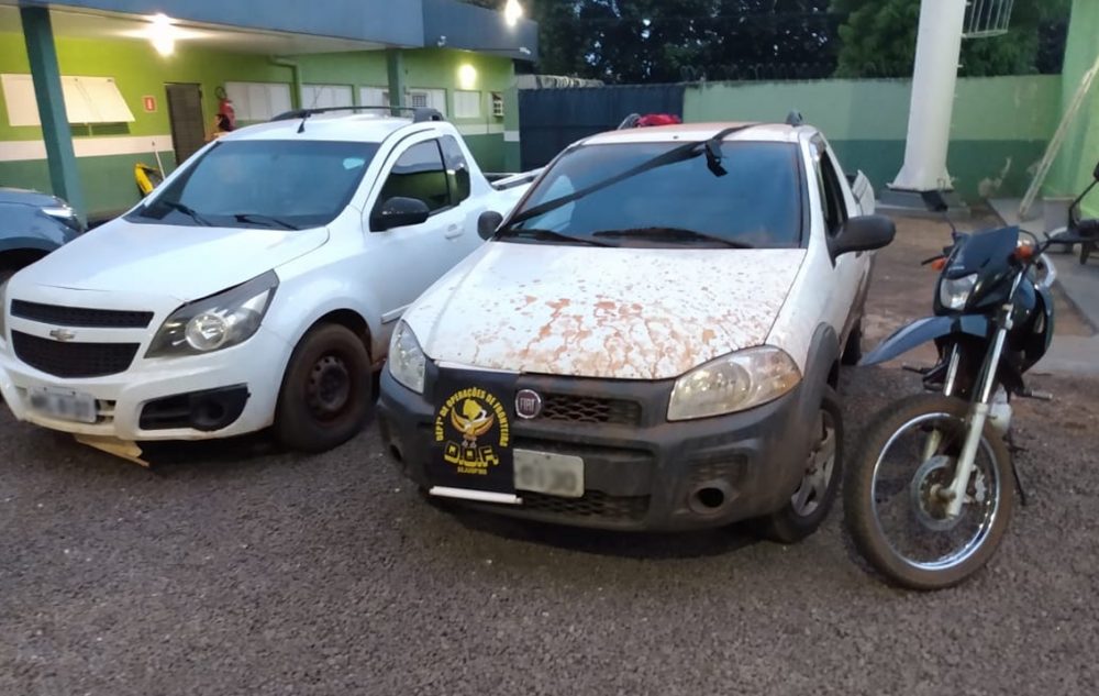 Carro roubado é recuperado e 560 kg de maconha apreendida pela polícia