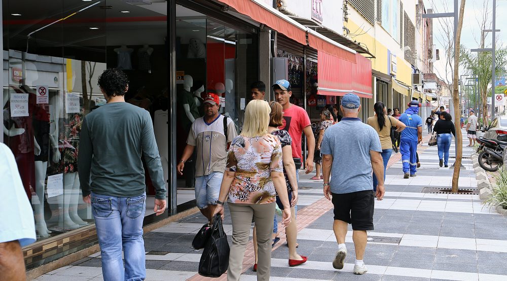Salário dos servidores estaduais já está disponível e deve movimentar o comércio no Dia das Mães