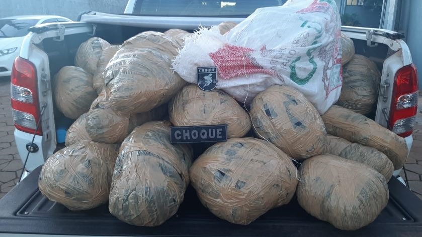 PM apreende mais de 300 quilos de drogas em operação na divisa com o Paraná