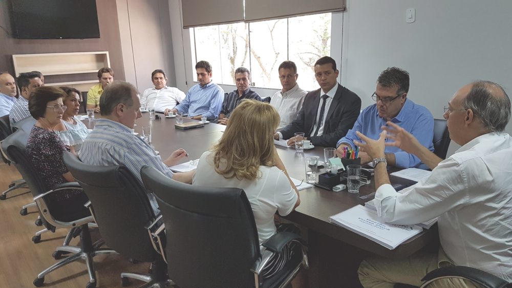 Eleições provocam mudanças no secretariado de Hélio Peluffo