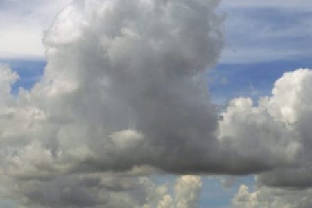 Dia de sol com muitas nuvens em Ponta Porã, mas não chove