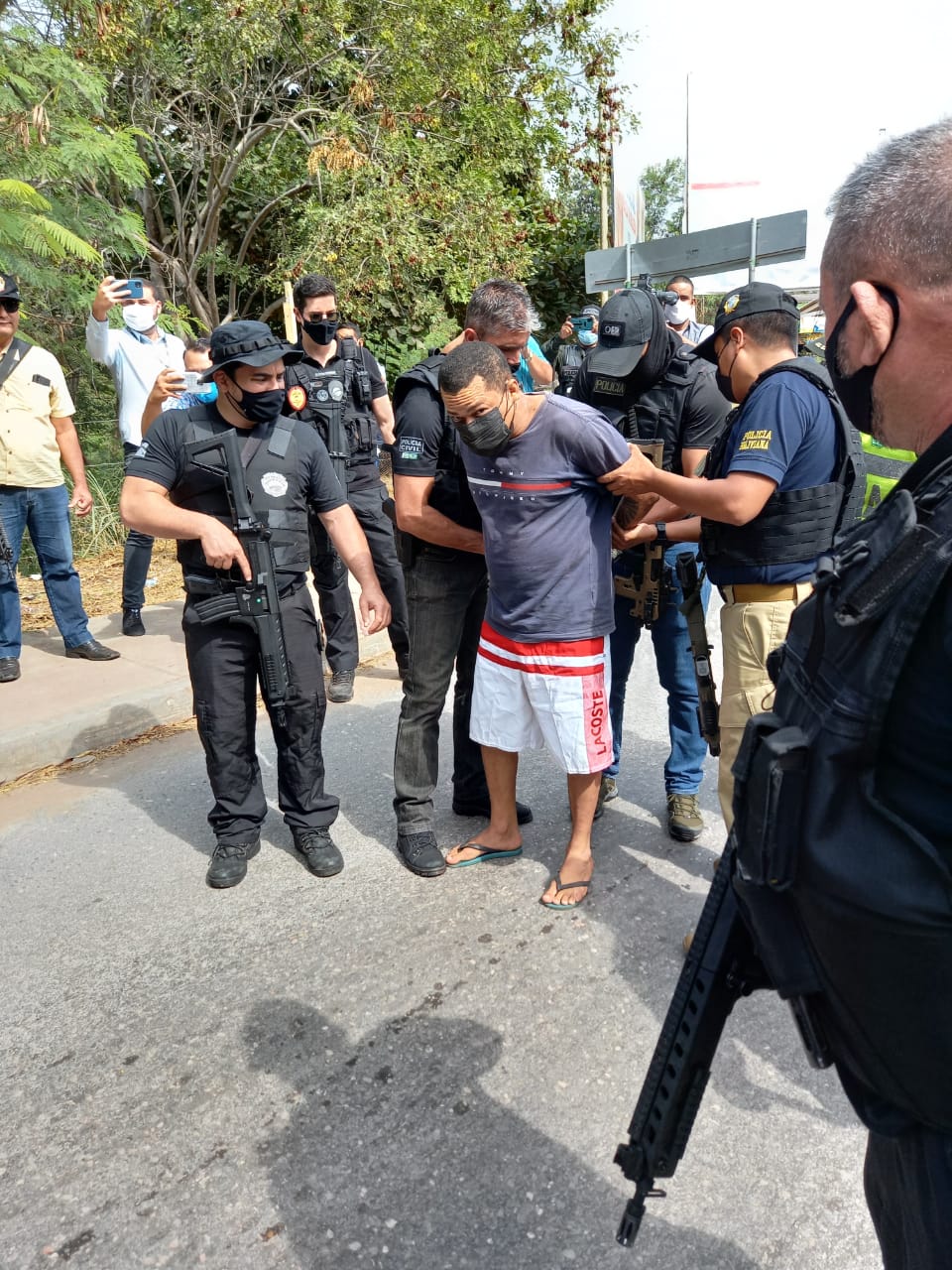 Polícia Boliviana entrega para a Polícia do Brasil, líder do “Comboio ...
