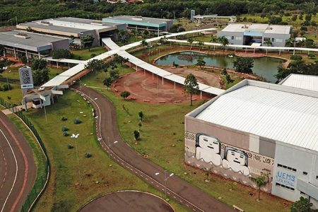 Universidade Estadual tem cursos de idiomas e produção de textos científicos
