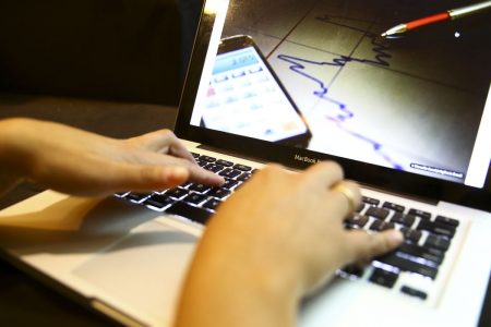 Quase 85% das pessoas de 10 anos ou mais acessam internet no Brasil