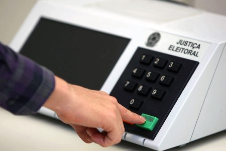 Mais de 40 urnas apresentam problemas e 12 foram trocadas no Estado