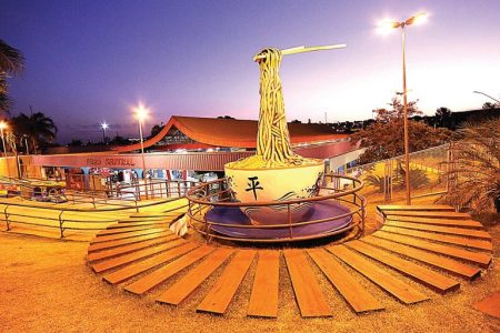Azambuja entrega batalhão da PM e assina convênio para revitalização de feira