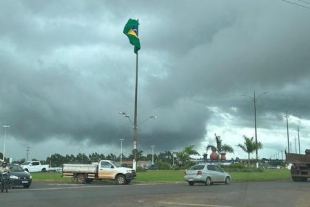 Semana começa com possibilidade de chuva em diferentes regiões