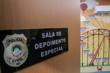 Menina de 11 anos pede ajuda em escola e conta ser estuprado pelo padrasto