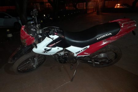 Polícia Militar e Polícia Nacional recuperam moto furtada na fronteira