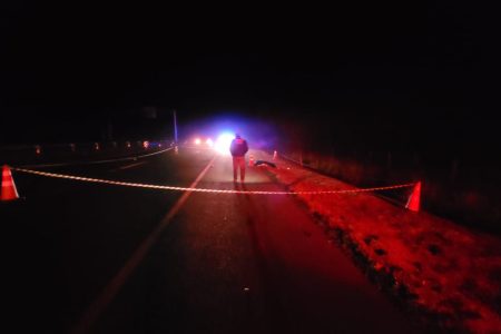 Homem morre e tem pernas arrancadas após ser atropelado por carro em Rio Brilhante