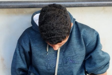 Polícia flagra adolescentes comprando droga e homem é preso em cidade de MS
