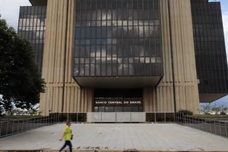 Atividade econômica tem alta de 0,56% em abril, informa BC