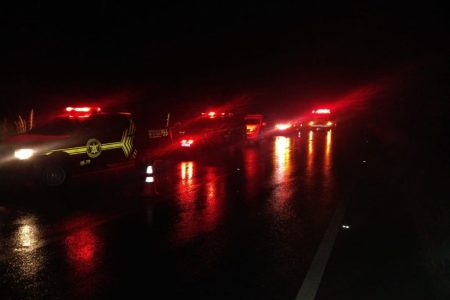 Francesa morre após carro colidir em traseira de caminhão entre Bonito e Bodoquena