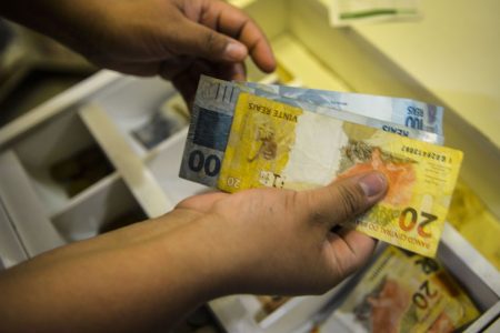 Inflação oficial cai para 0,23% em maio e acumula 2,95% este ano