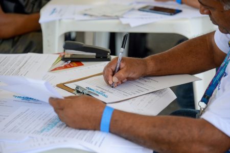 Volume de serviços no país cai 1,6% de março para abril