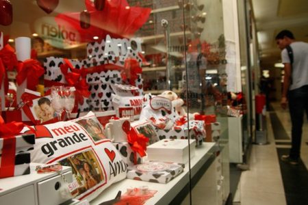Dia dos Namorados deve movimentar R$ 13,1 milhões em Ponta Porã, 101% a mais que 2022