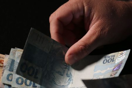 Crédito bancário aumenta 14% em 2022, puxado por pessoas físicas