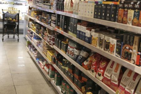 Vendas do comércio variam 0,1% em abril
