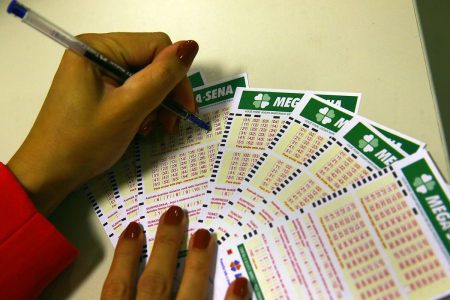Mega-Sena sorteia nesta quarta-feira prêmio acumulado em R$ 50 milhões