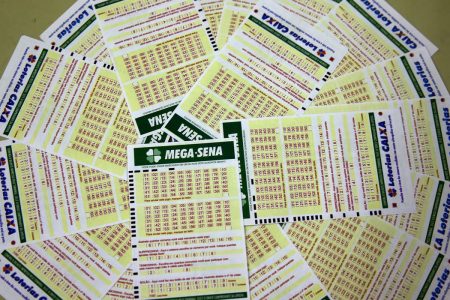 Mega-Sena acumulada pode pagar até R$ 60 milhões no próximo sábado