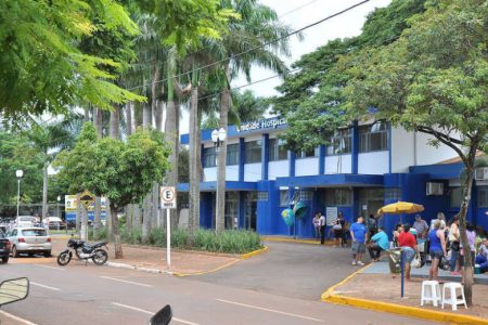 Homem é baleado ao parar em conveniência para comprar cerveja