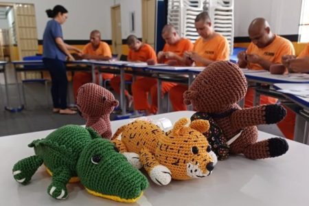 Cursos levam profissionalização a detentos de MS