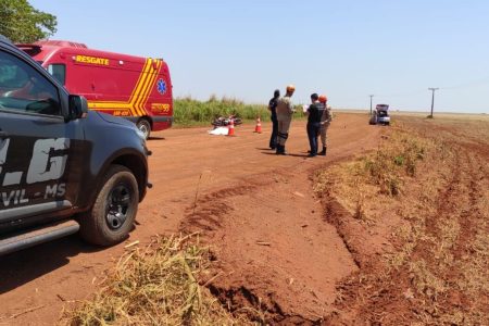 Acidente entre carro e motocicleta mata idoso na MS-156