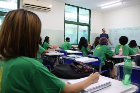 Publicado decreto e lei que reajustam salário de professores de MS
