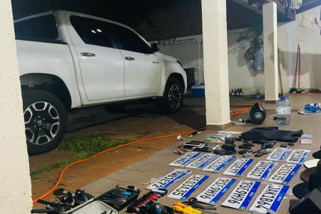 Um morto e 4 presos em operação contra furtos de caminhonetes na Capital