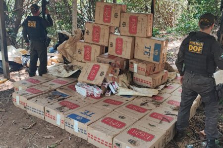 Foragido é capturado com mais de 2,3 mil pacotes de cigarros às margens do Rio Paraná