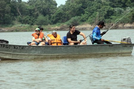 A magia da pescaria no Pantanal de Corumbá a bordo de um barco-hotel