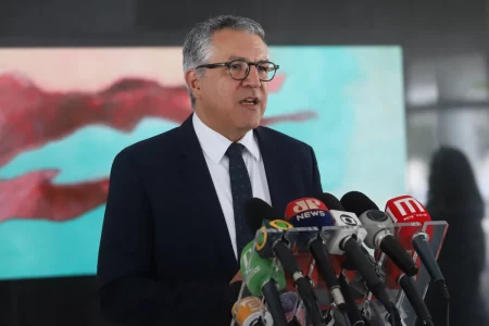 Padilha reafirma compromisso do governo em aumentar a arrecadação