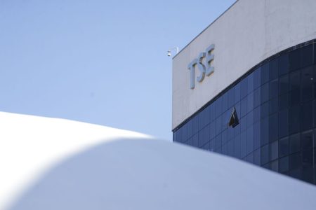 TSE inicia julgamento de 3 ações contra Bolsonaro