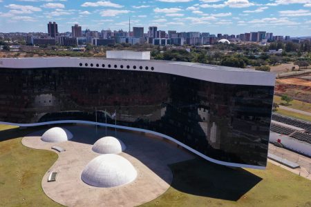 TSE julga ações de investigação eleitoral contra Bolsonaro e Lula