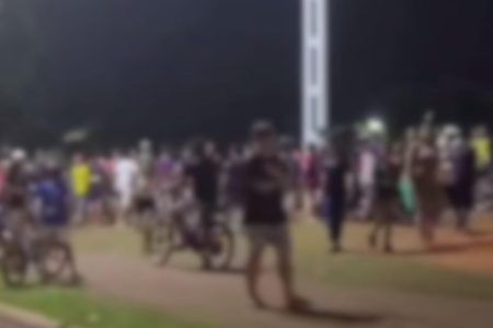ASSISTA: Adolescente é linchado em briga generalizada após jogos em cidade de MS