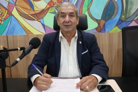 Câmara aprova leis que regulamentam moradias, salário dos professores e setor turístico