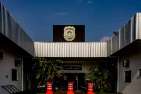 Rapaz é preso após agredir marido com golpes de garrafa quebrada