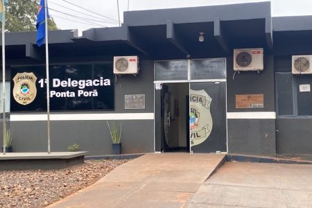 Jovem tem moto furtada em frente à igreja católica na Avenida Brasil