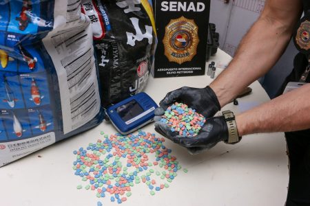 Senad apreende mais de 13 mil comprimidos de ecstasy em ração de peixes