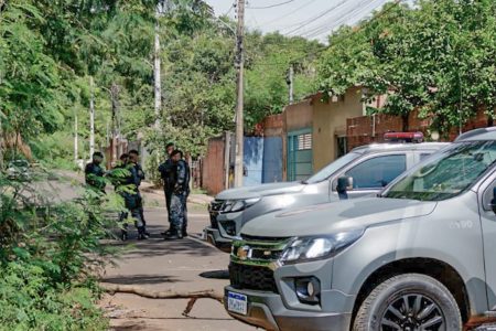 Homem armado com faca morre após reagir abordagem da PM