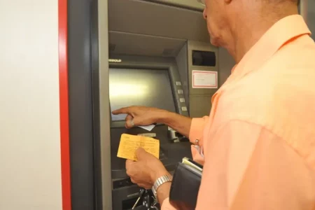 Bancos fecham na quarta-feira e reabrem na quinta
