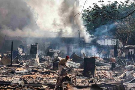 Incêndio em favela destruiu cerca de 60% dos barracos, diz Corpo de Bombeiros