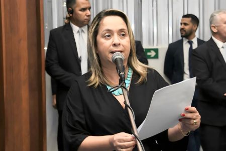 Lia Nogueira pede reforma UTI Neonatal da Maternidade Cândido Mariano