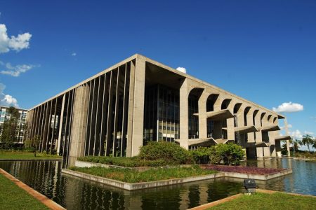Mulher de líder de facção se reúne com assessores de Flávio Dino